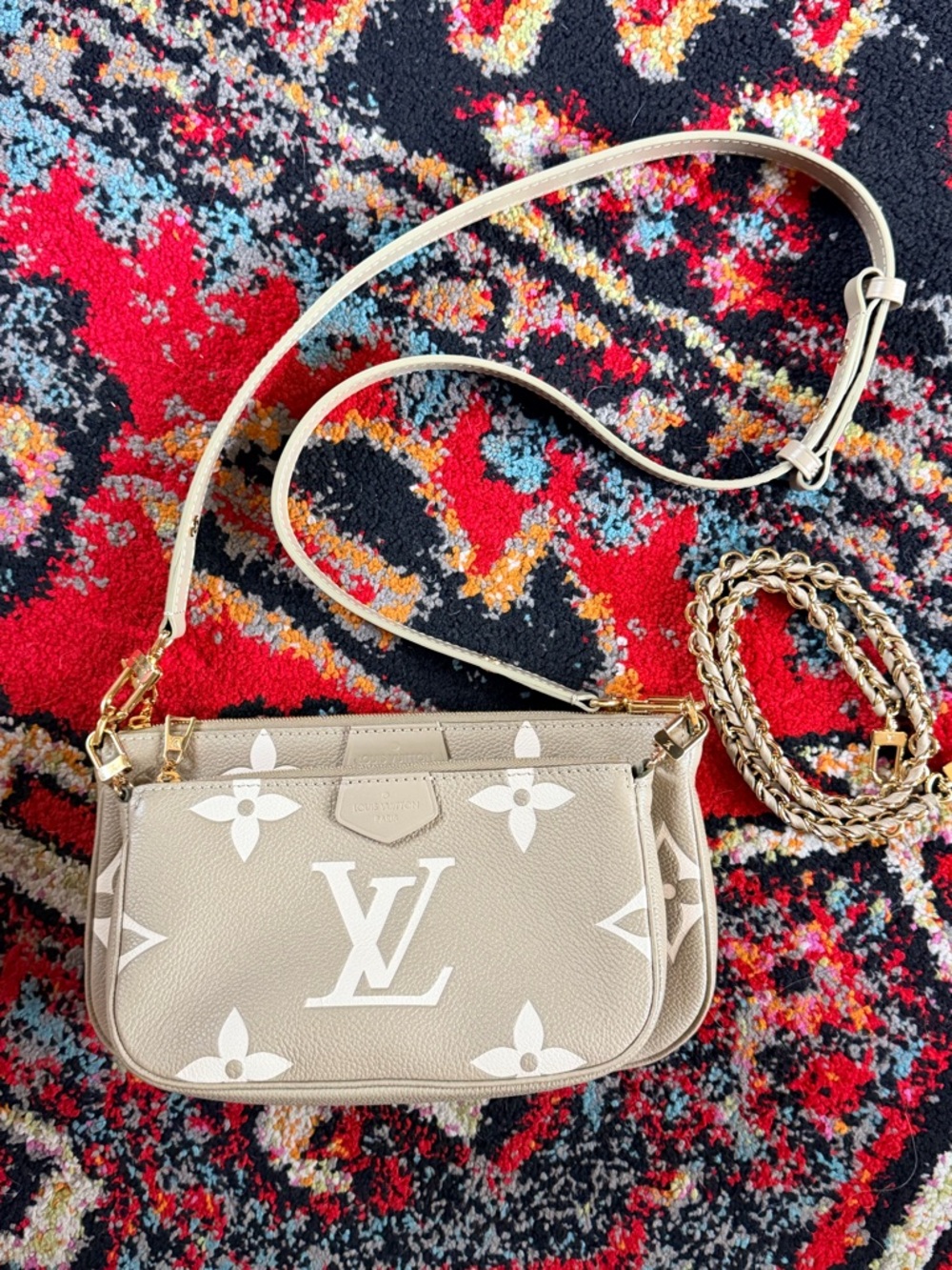 Louis Vuitton Multi Pochette in the color khaki(sage color) No longer available